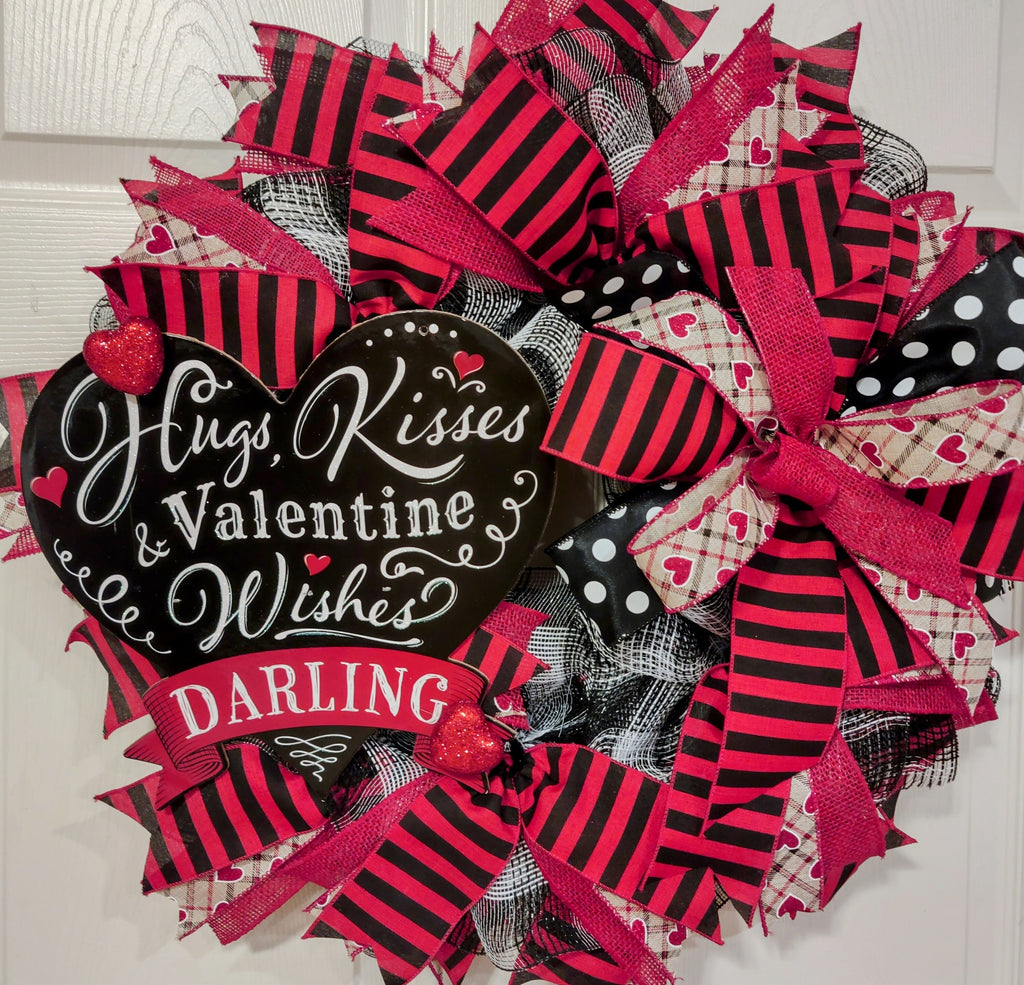 Pink and Black Valentine Wreath, Hugs and Kisses Wreath, Valentine Front Door Decor, Heart Wreath, Valentine Gift, Romantic Door Decor