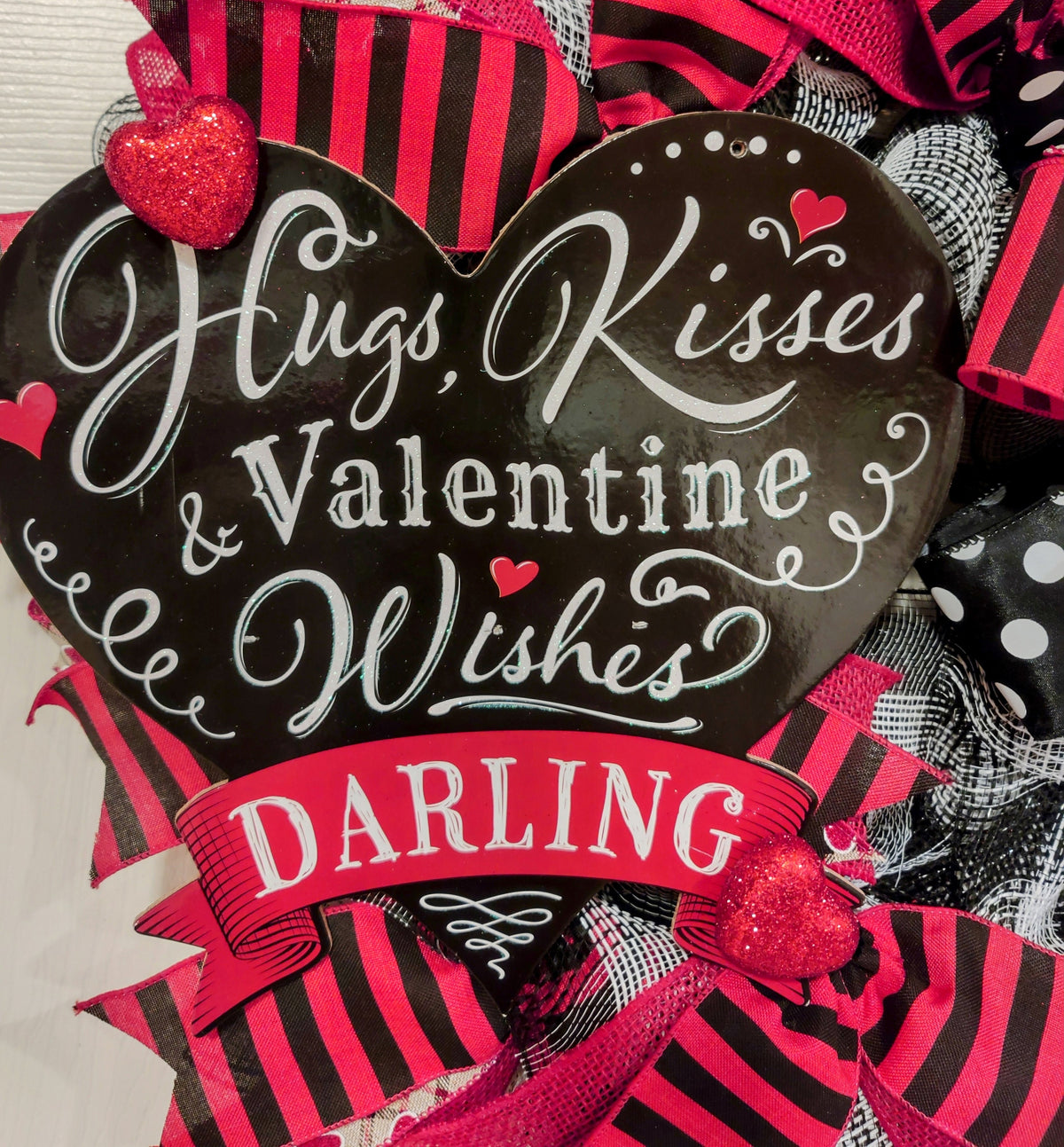 Pink and Black Valentine Wreath, Hugs and Kisses Wreath, Valentine Front Door Decor, Heart Wreath, Valentine Gift, Romantic Door Decor
