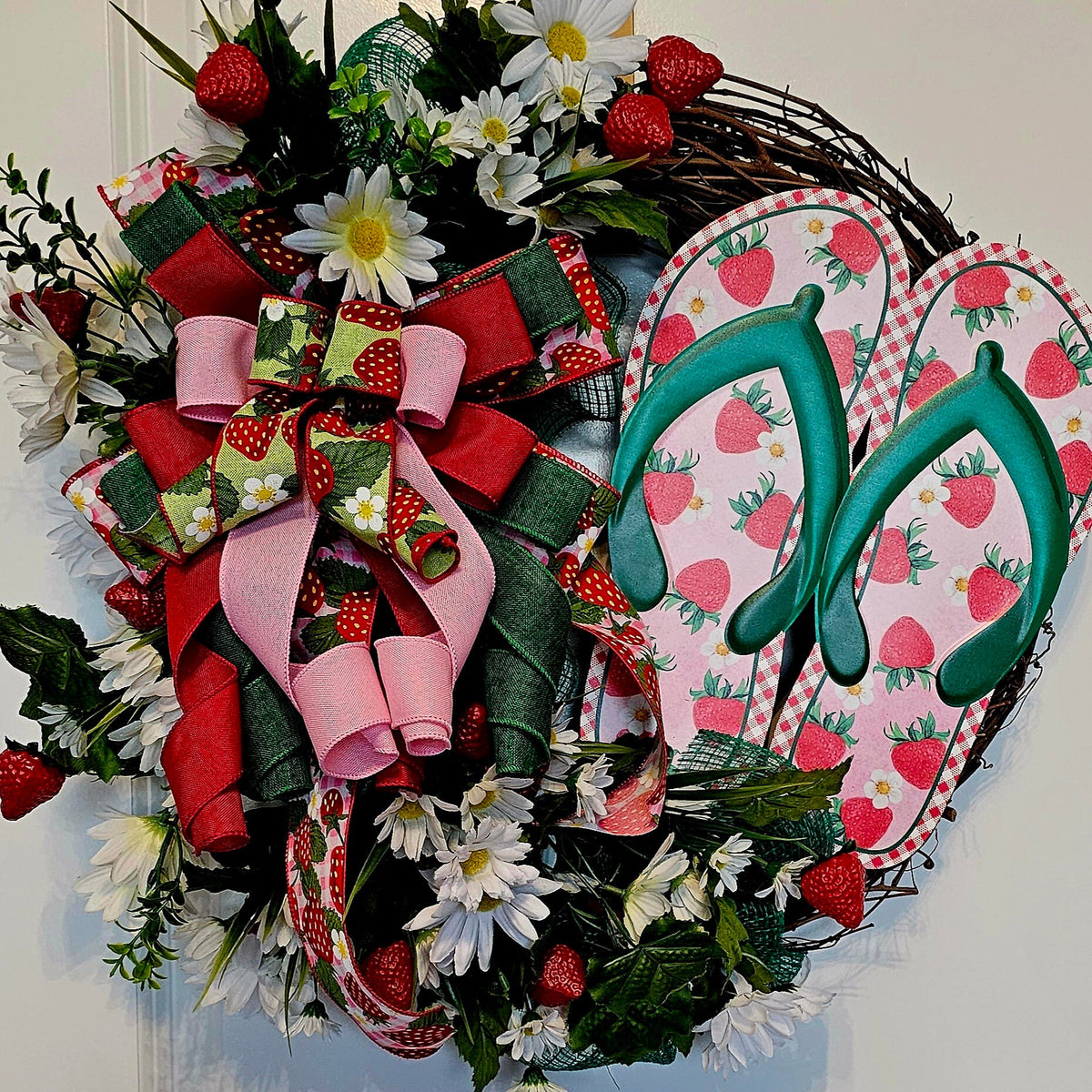 Summer Flip Flop Wreath, Strawberry Daisy Decor, Pink Green Ribbons