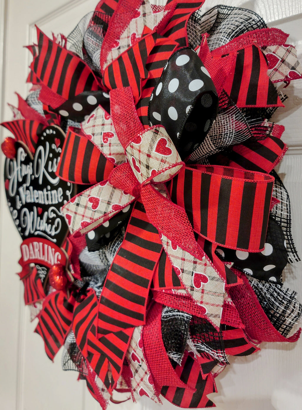 Pink and Black Valentine Wreath, Hugs and Kisses Wreath, Valentine Front Door Decor, Heart Wreath, Valentine Gift, Romantic Door Decor