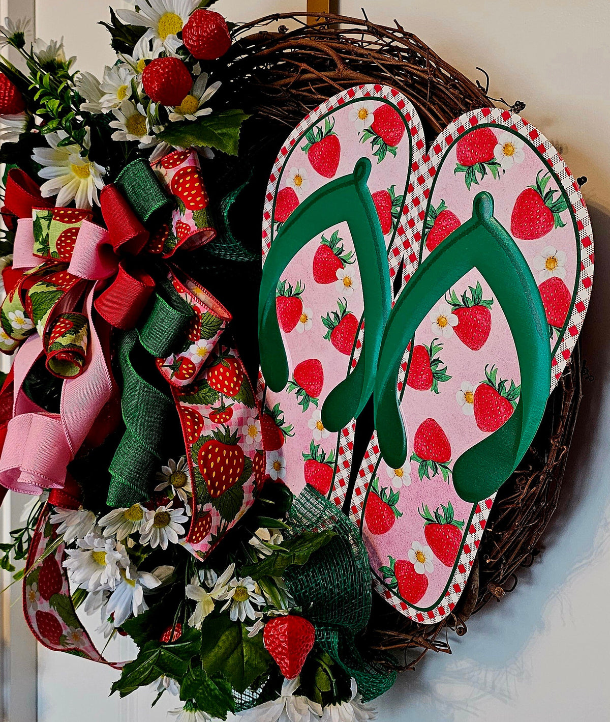 Summer Flip Flop Wreath, Strawberry Daisy Decor, Pink Green Ribbons